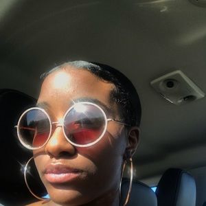 Meet your Posher, Toni